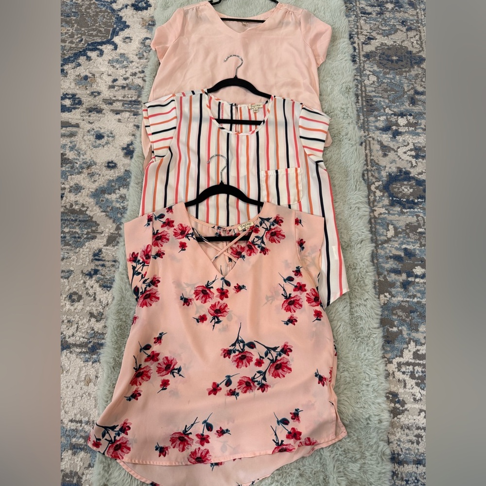 Bundle of Women's Top.